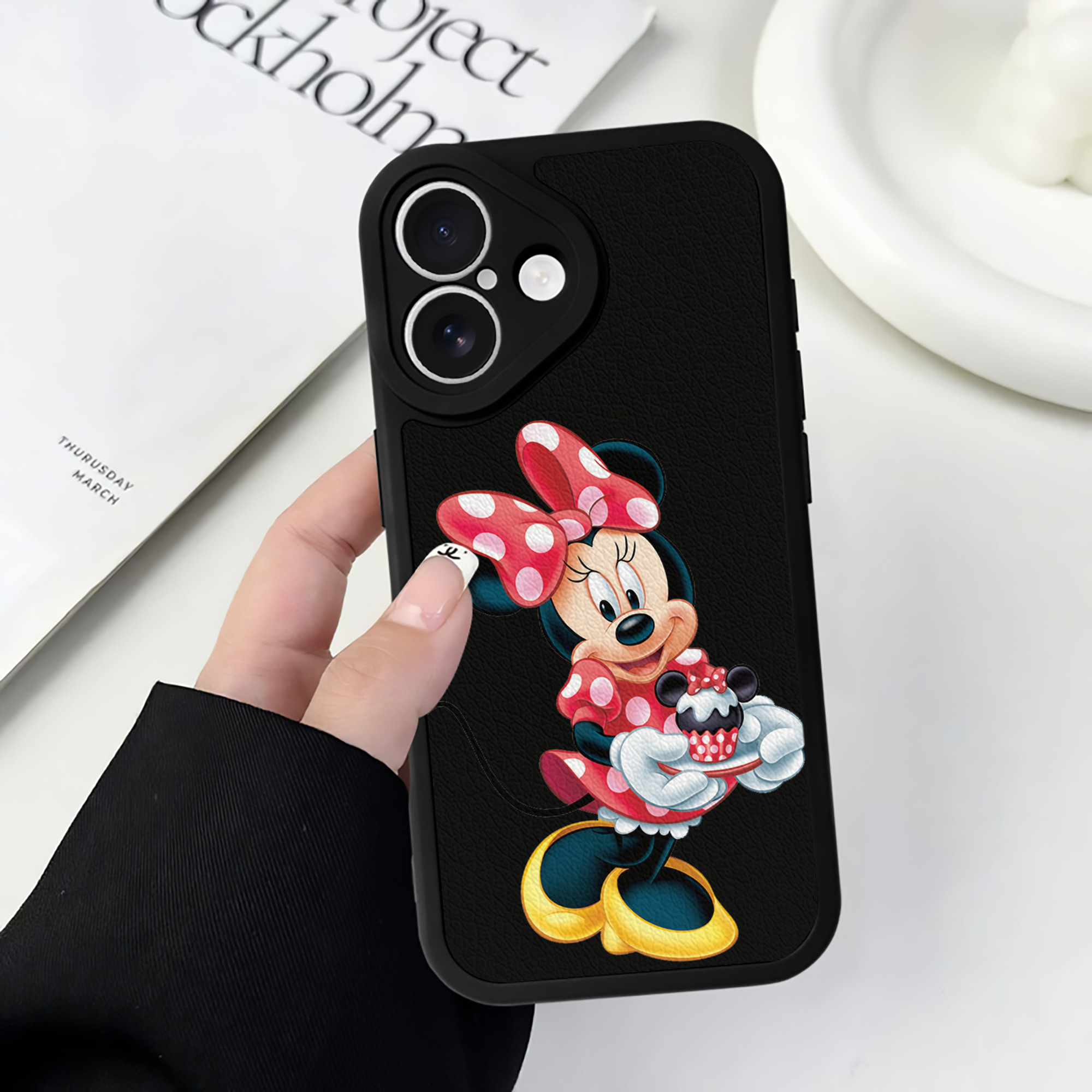 （画像用） ミッキーマウス Mickey Mouse 【iPhone 16シリーズ対応】シリコンスマホケース（レザー調） 材質：シリコン